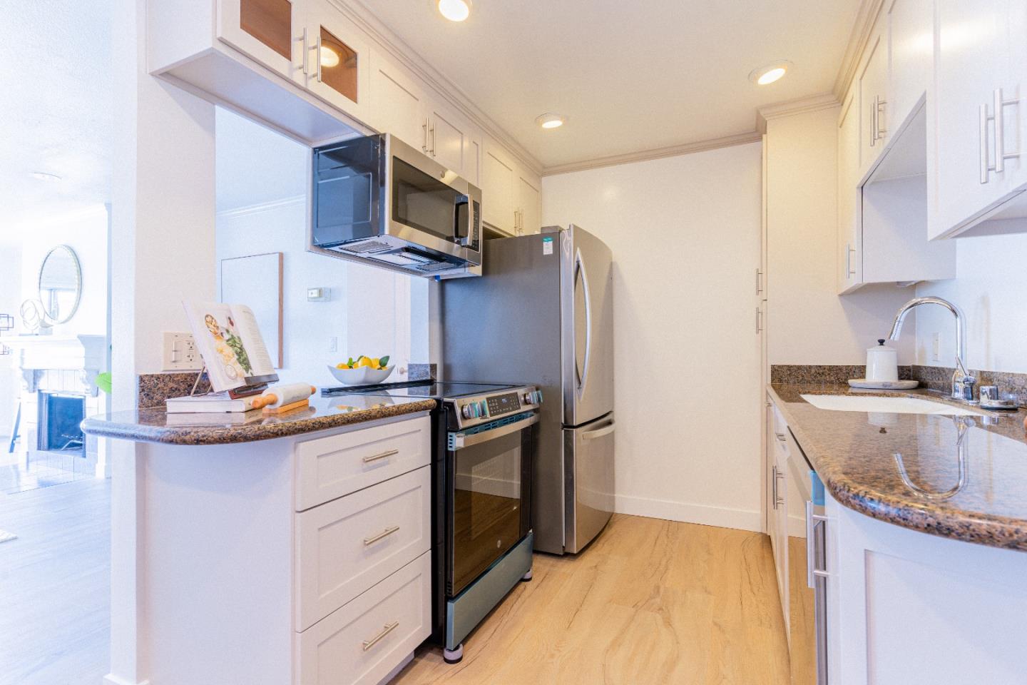 1945 Mount Vernon Court 14