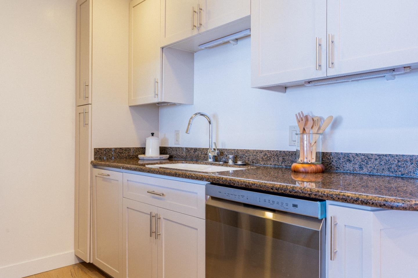 1945 Mount Vernon Court 14