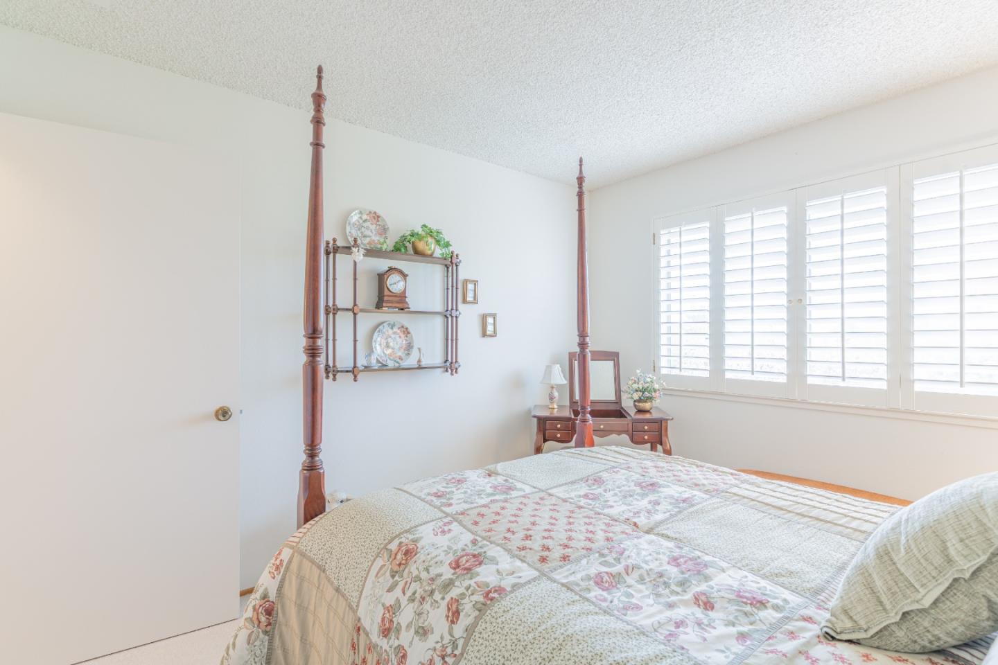 5016 Las Cruces Court