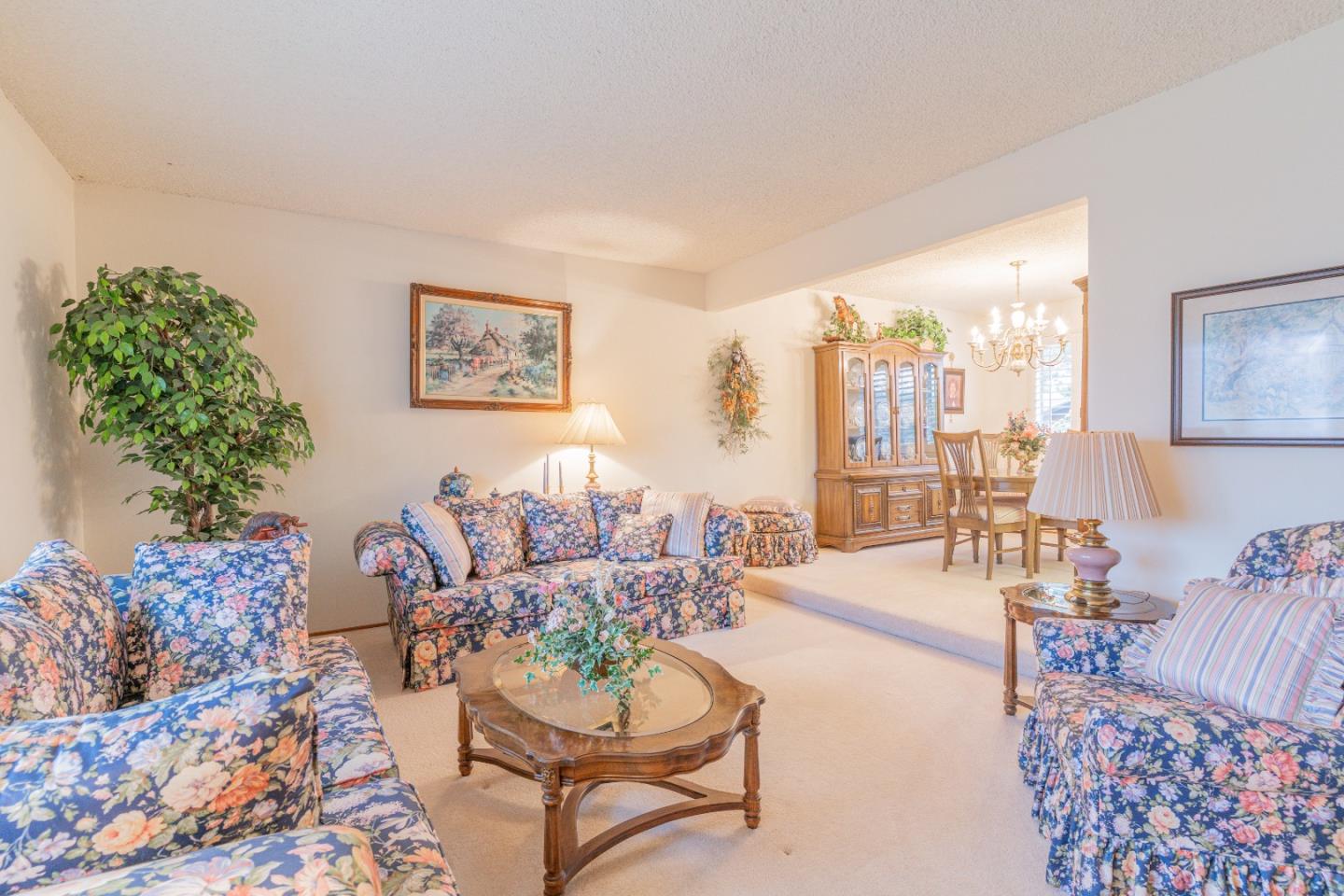 5016 Las Cruces Court