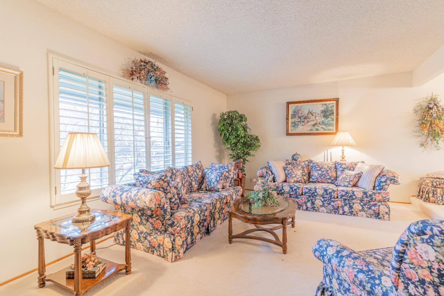 5016 Las Cruces Court