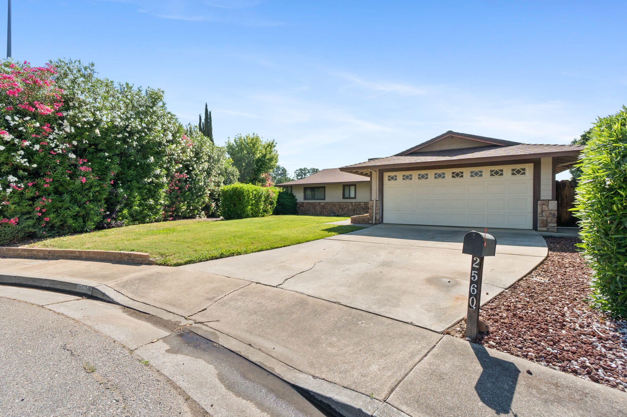 2560 Oriole Drive