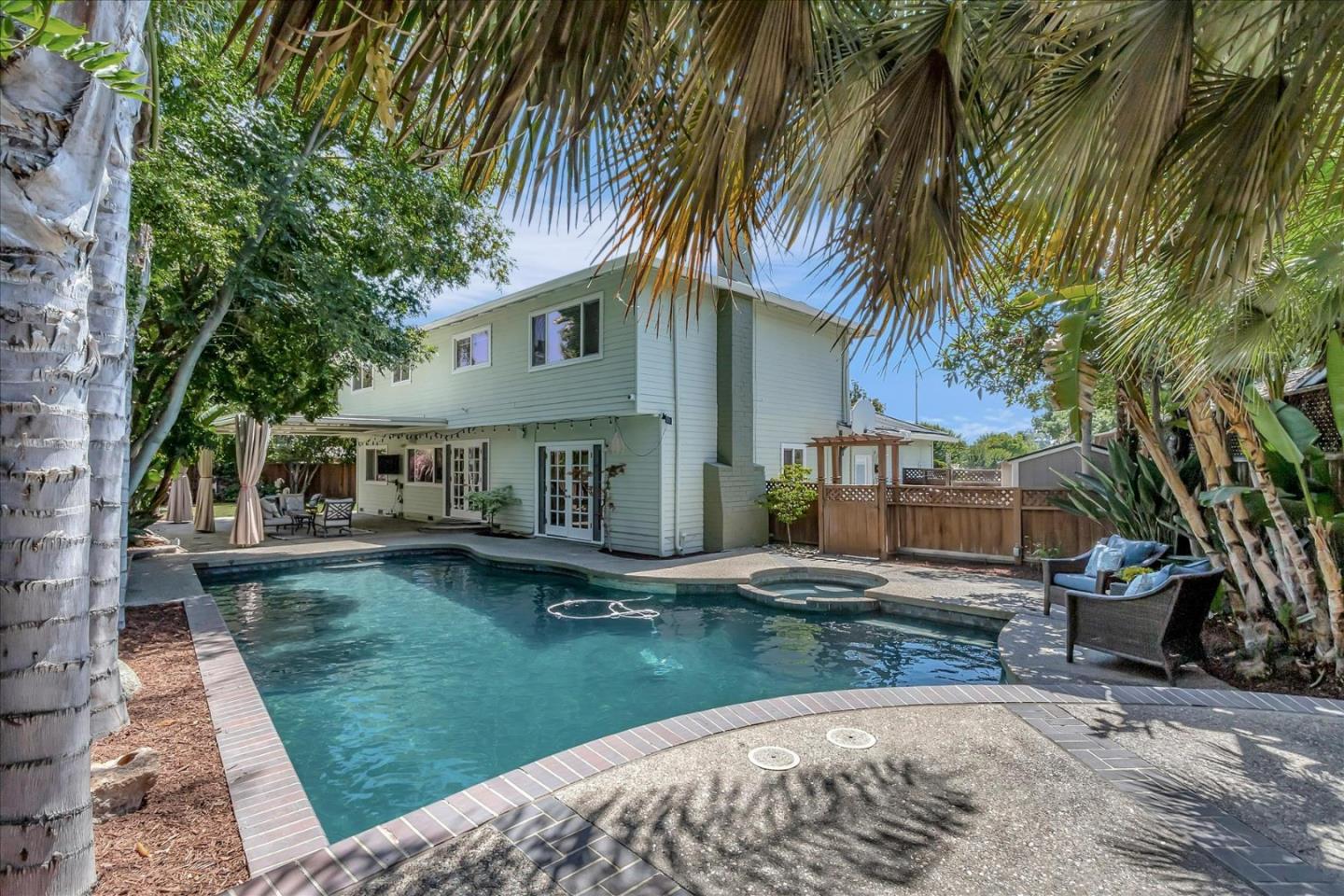 2012 Park Royal Dr