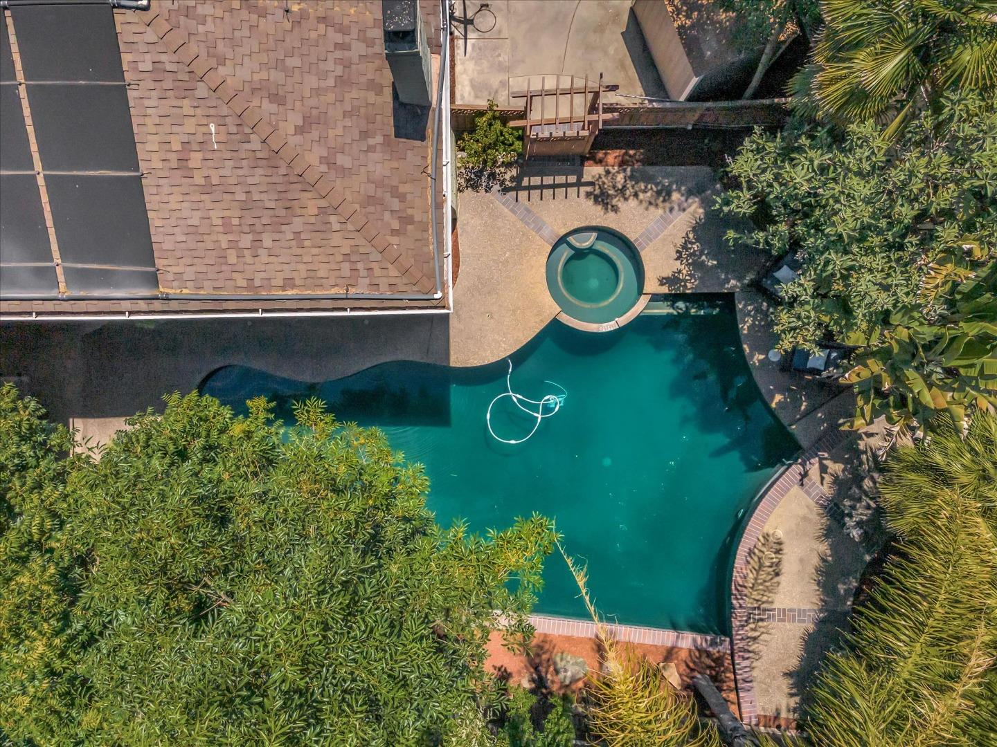2012 Park Royal Dr