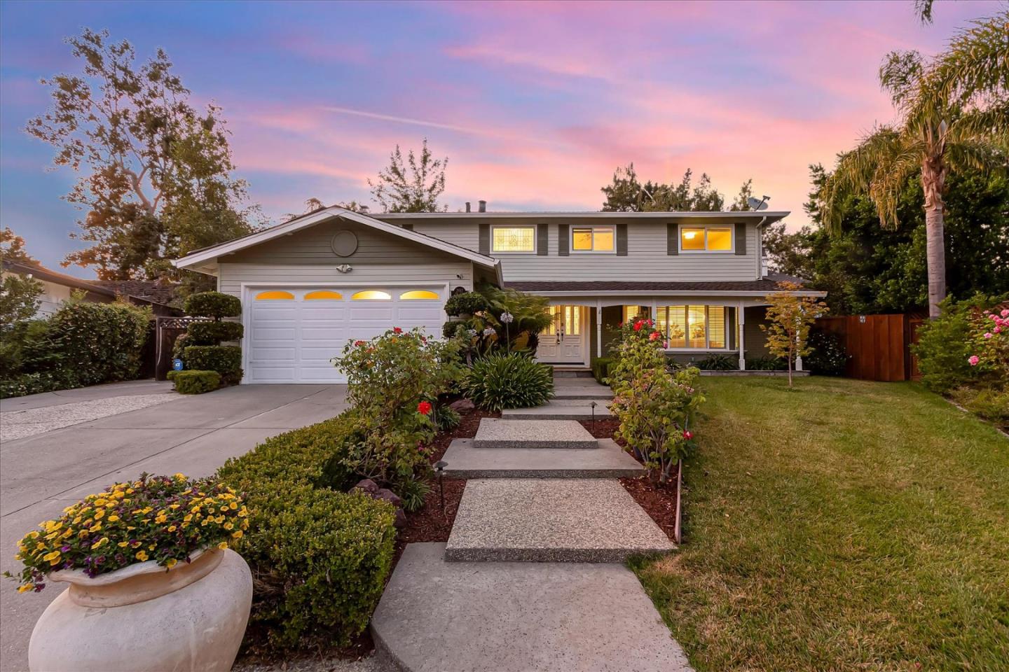 2012 Park Royal Dr