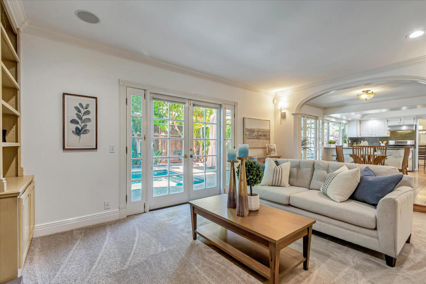 2012 Park Royal Dr
