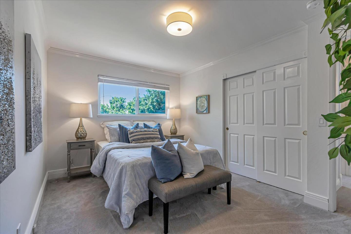 2012 Park Royal Dr
