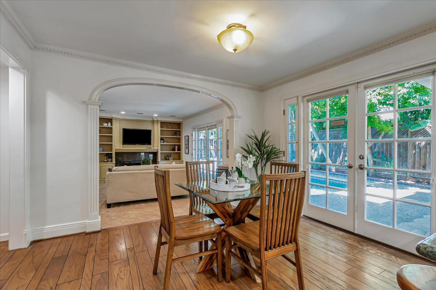 2012 Park Royal Dr