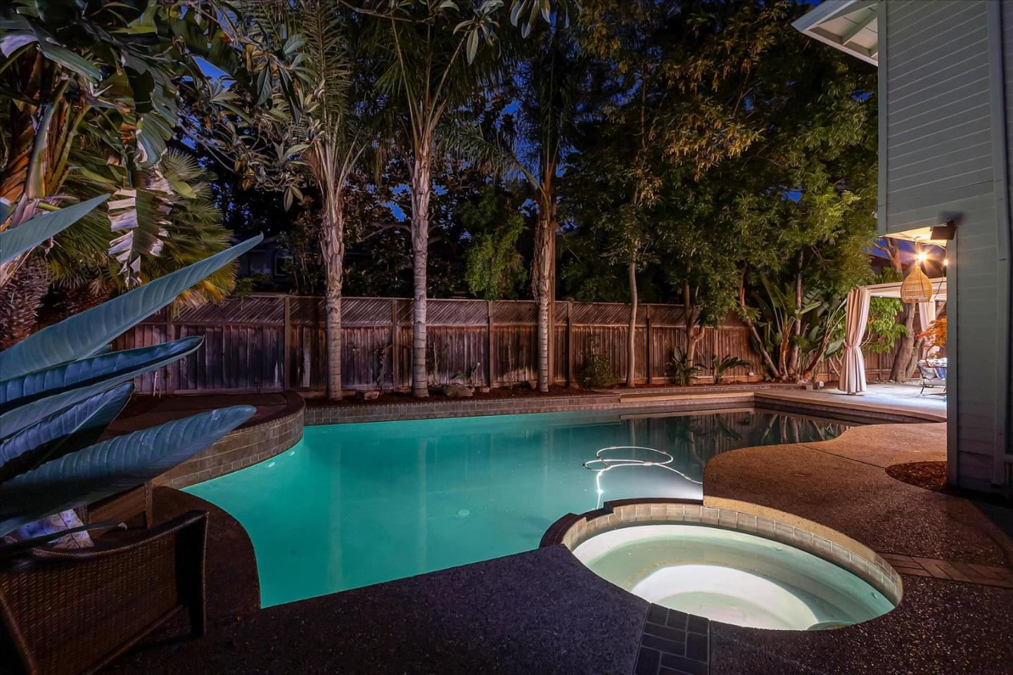 2012 Park Royal Dr