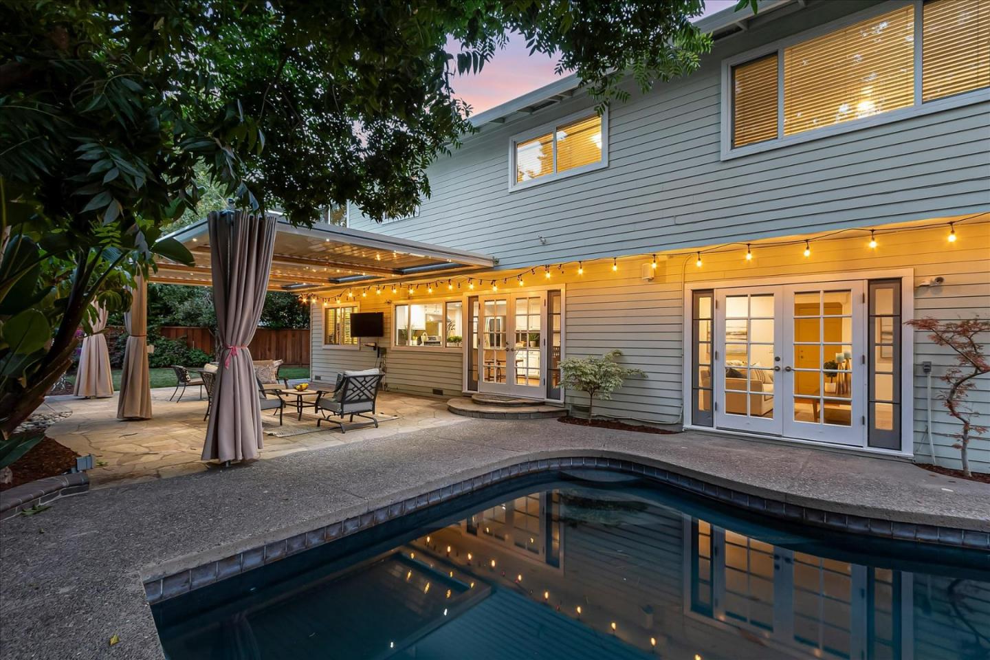 2012 Park Royal Dr