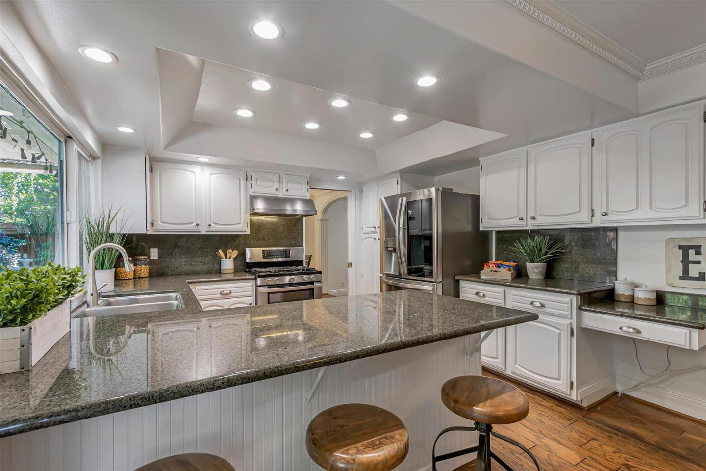 2012 Park Royal Dr