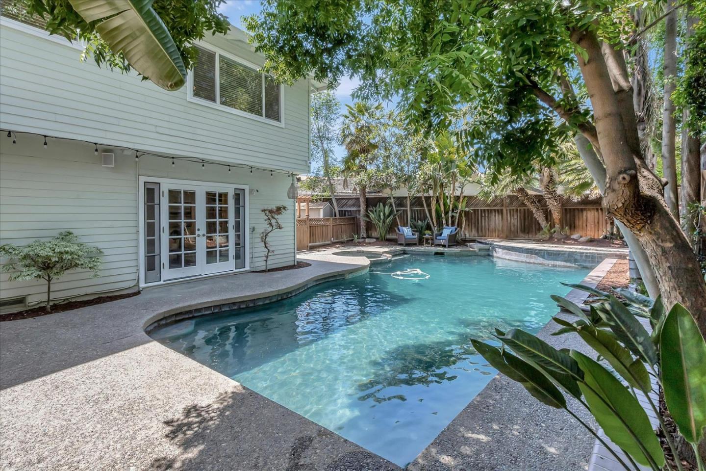 2012 Park Royal Dr