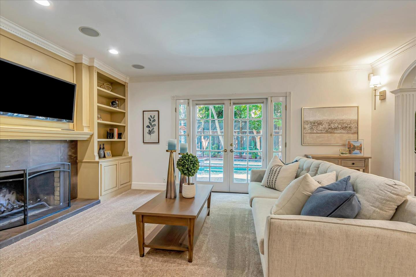 2012 Park Royal Dr