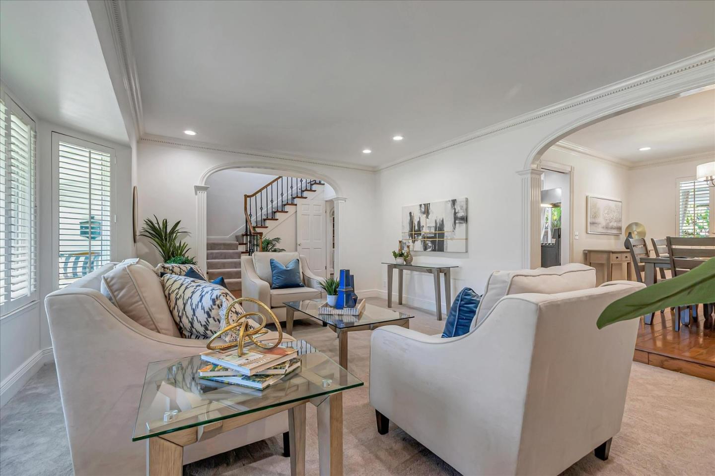 2012 Park Royal Dr