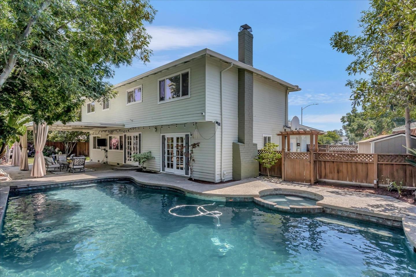 2012 Park Royal Dr