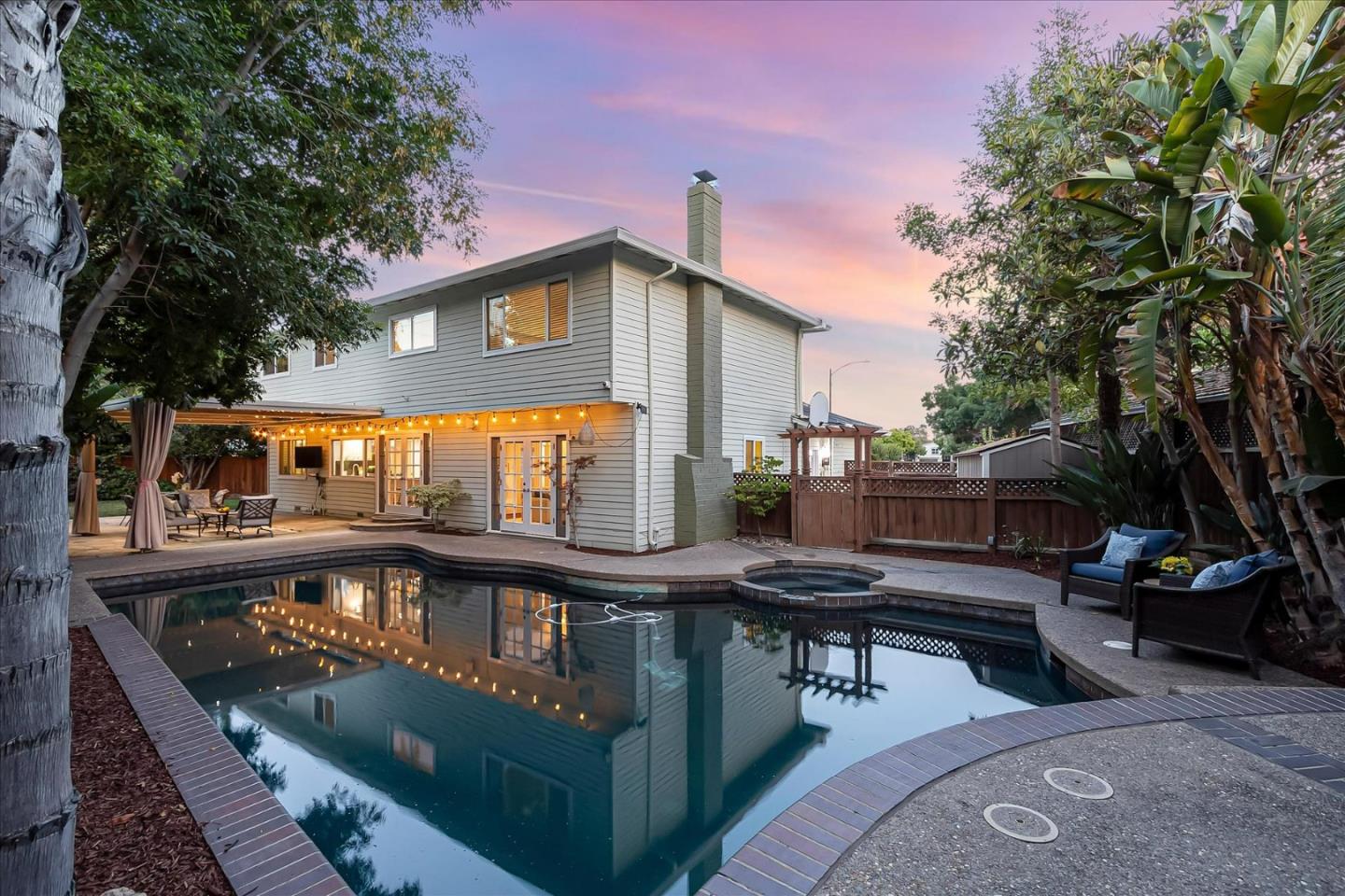 2012 Park Royal Dr