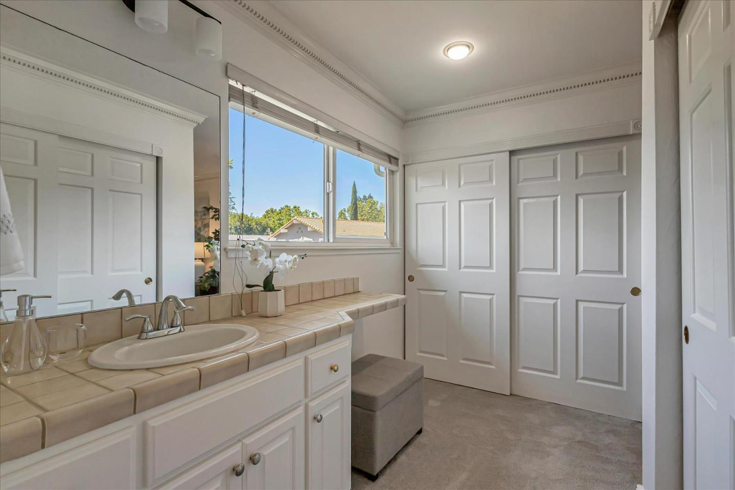 2012 Park Royal Dr