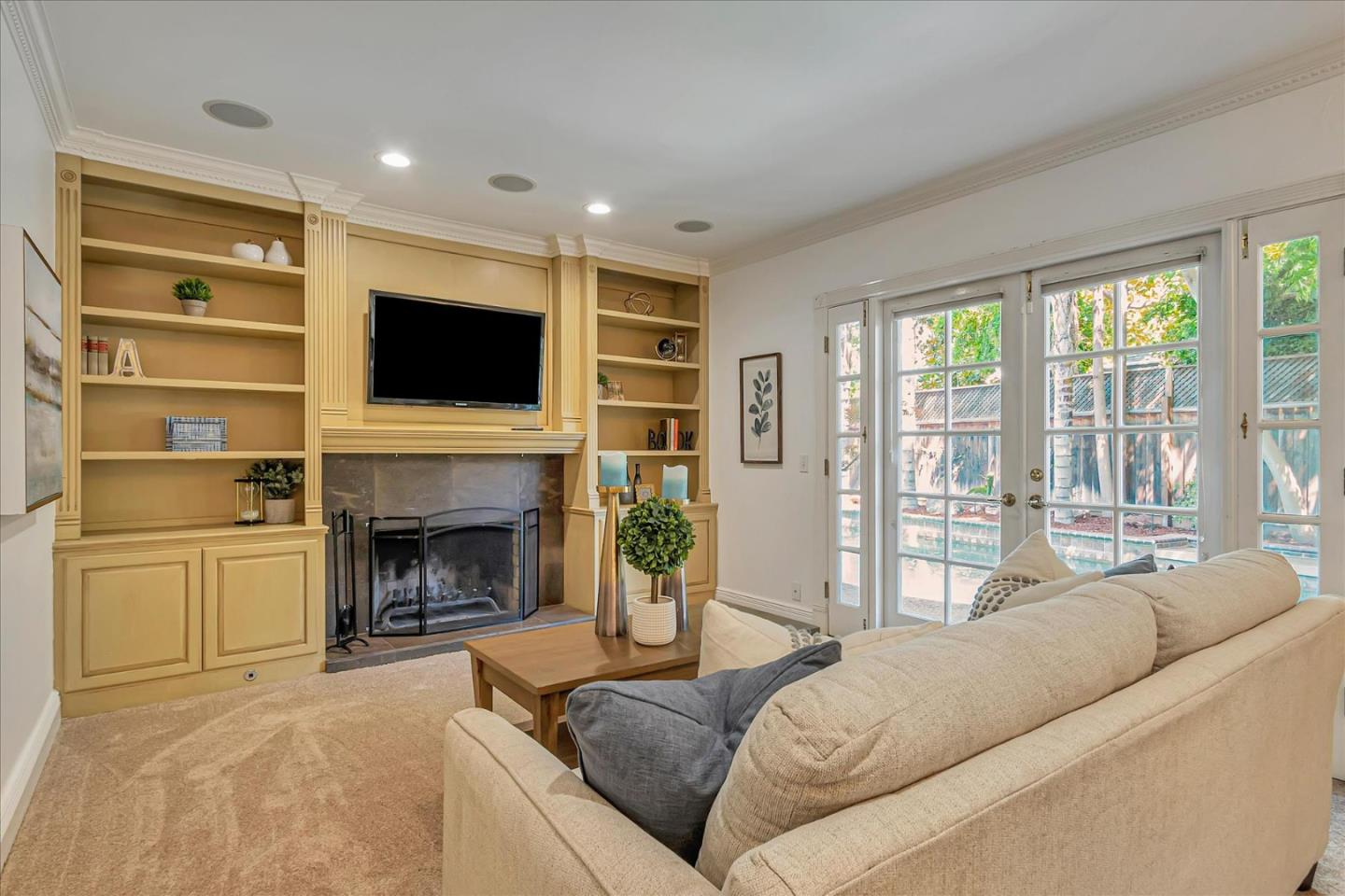 2012 Park Royal Dr
