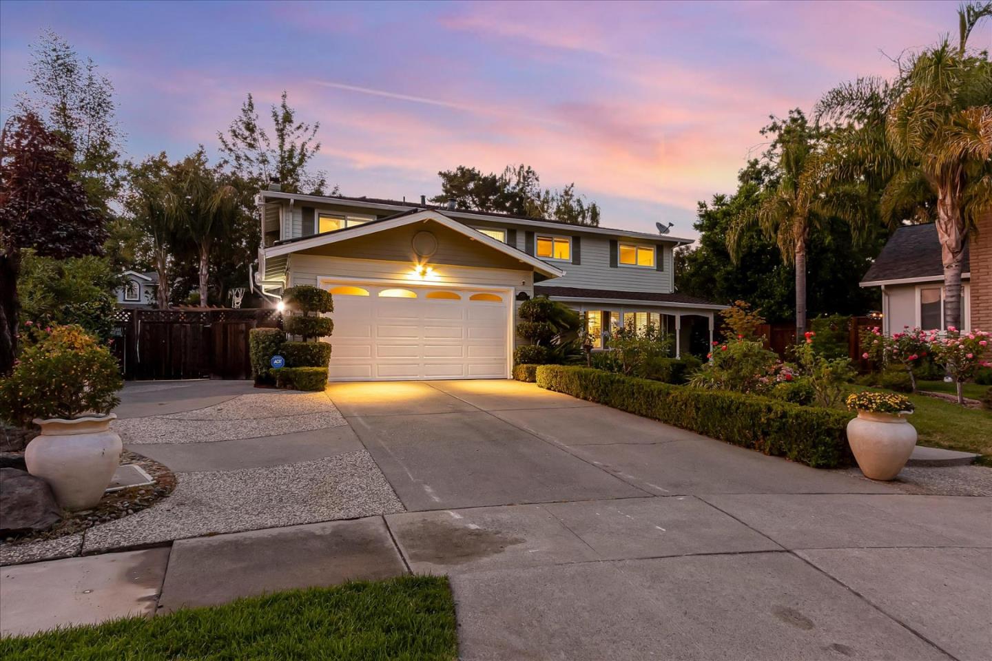 2012 Park Royal Dr
