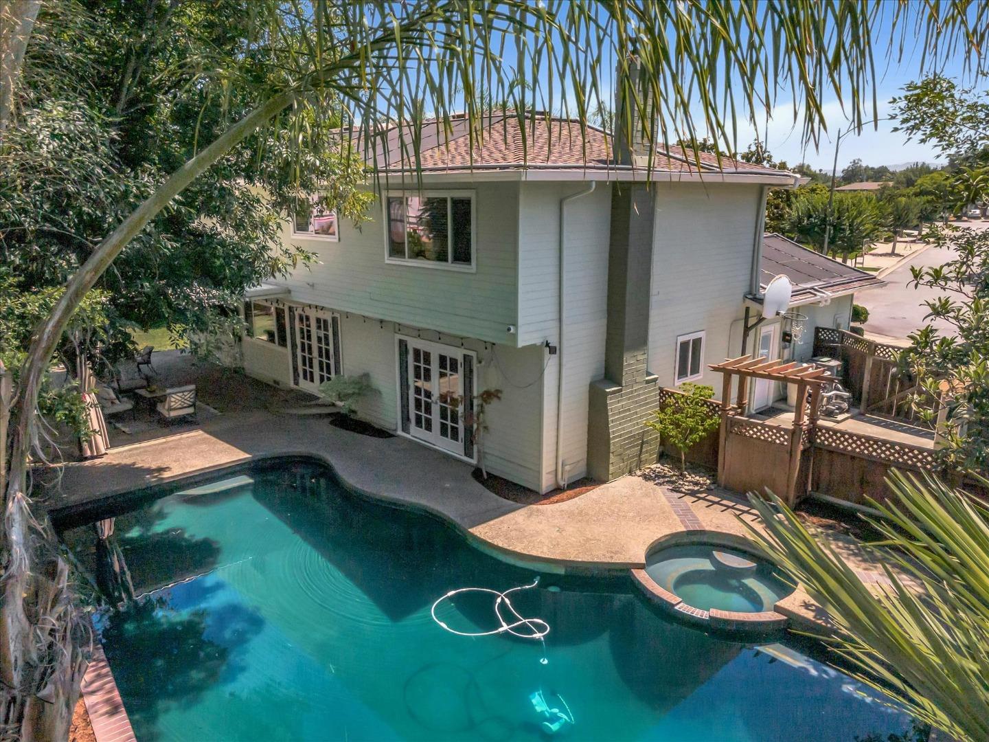 2012 Park Royal Dr