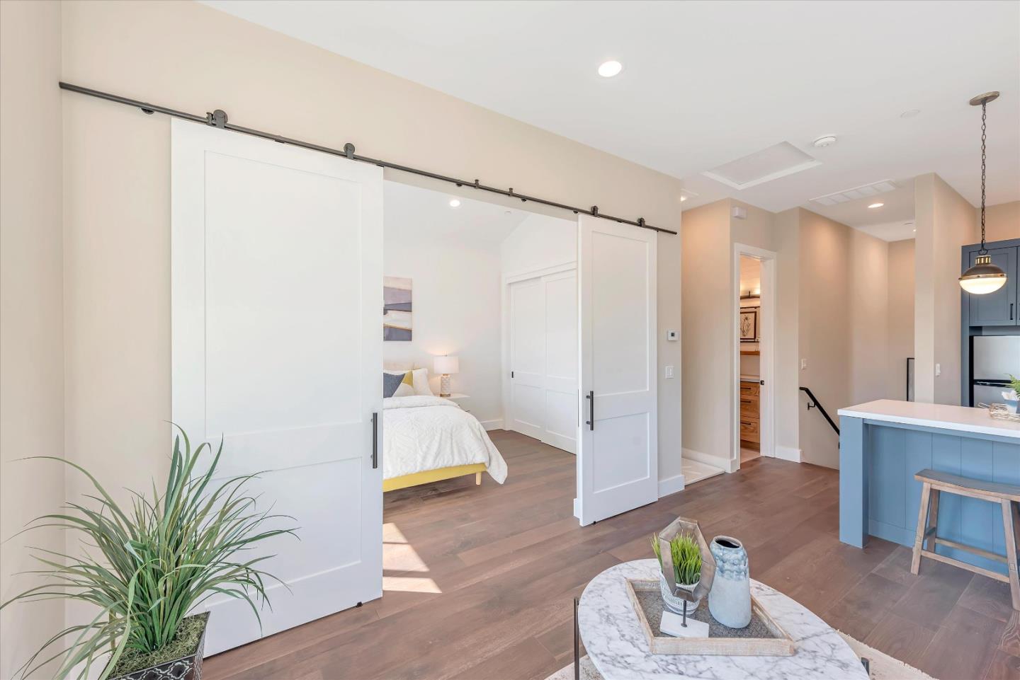1022 Clintonia AVE