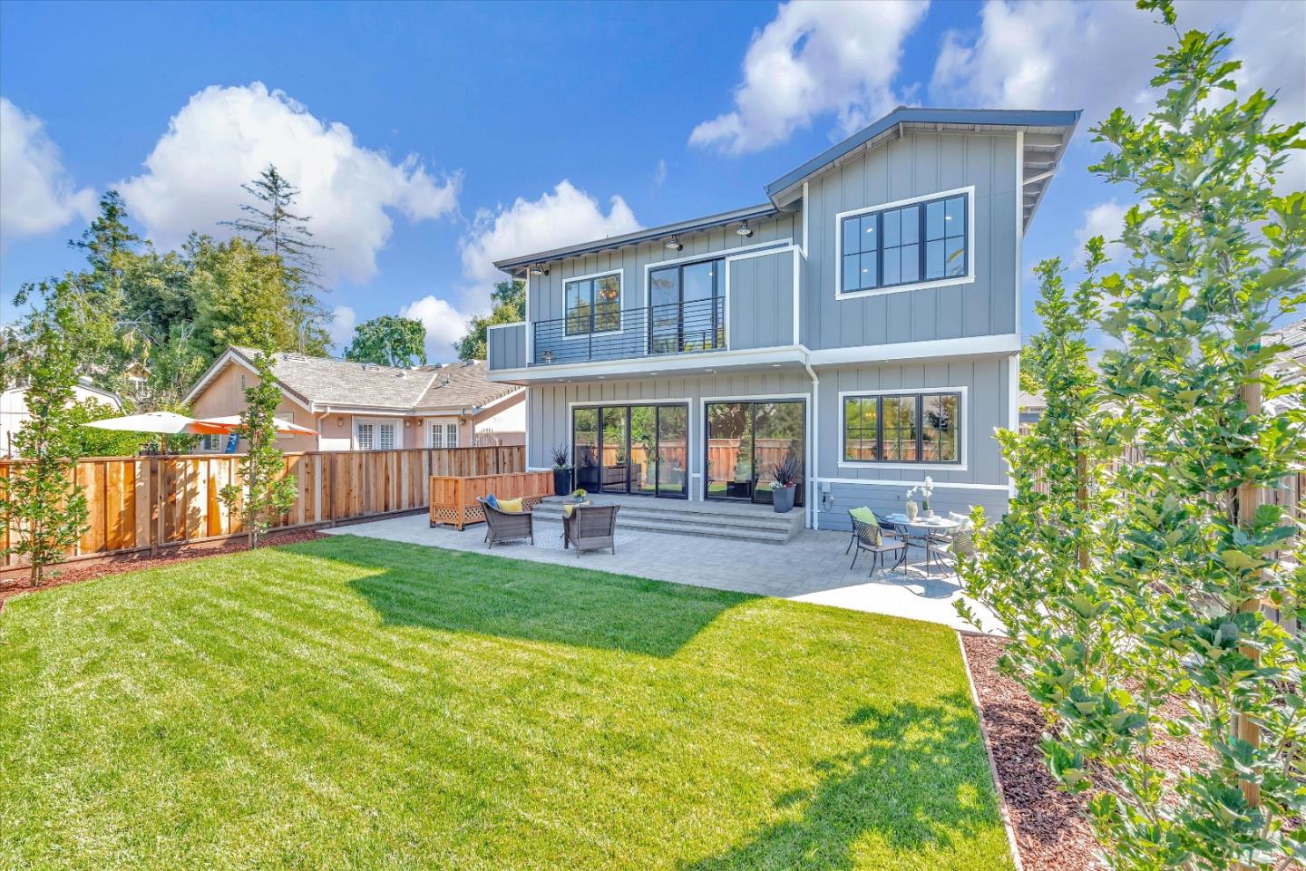 1022 Clintonia AVE