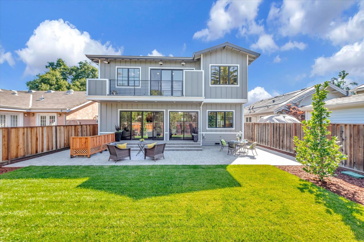 1022 Clintonia AVE