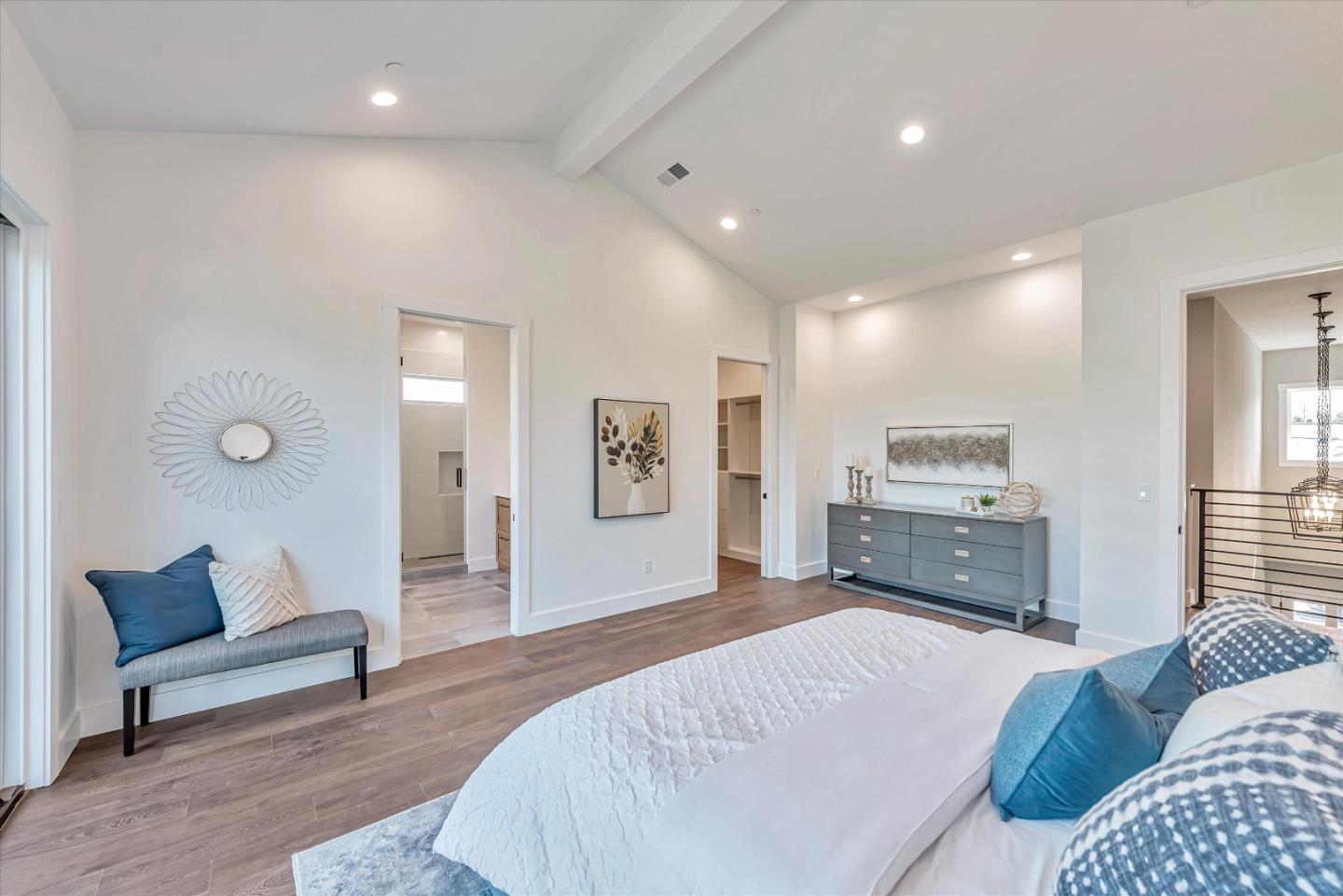 1022 Clintonia AVE