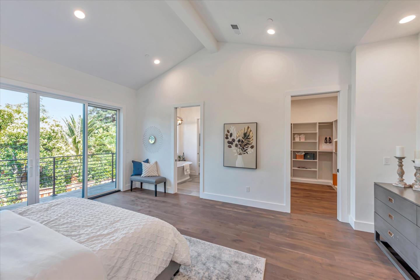 1022 Clintonia AVE