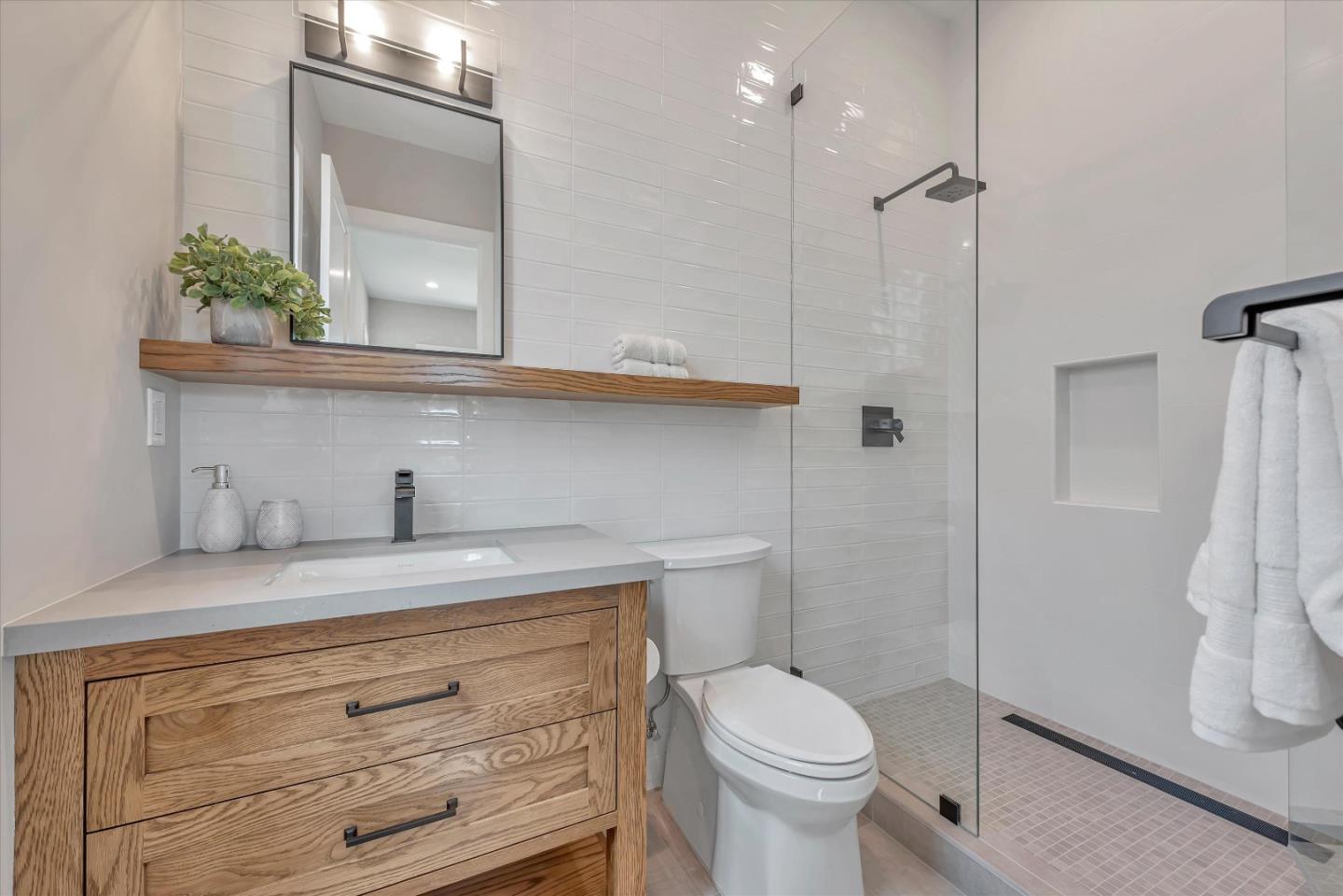 1022 Clintonia AVE