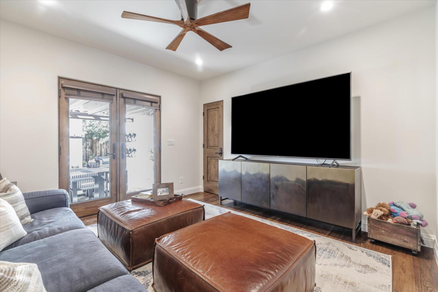 1323 Glenwood AVE