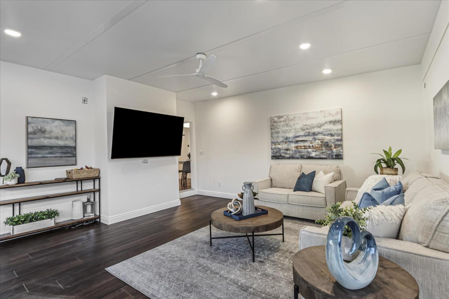 1221 Sierra Mar DR