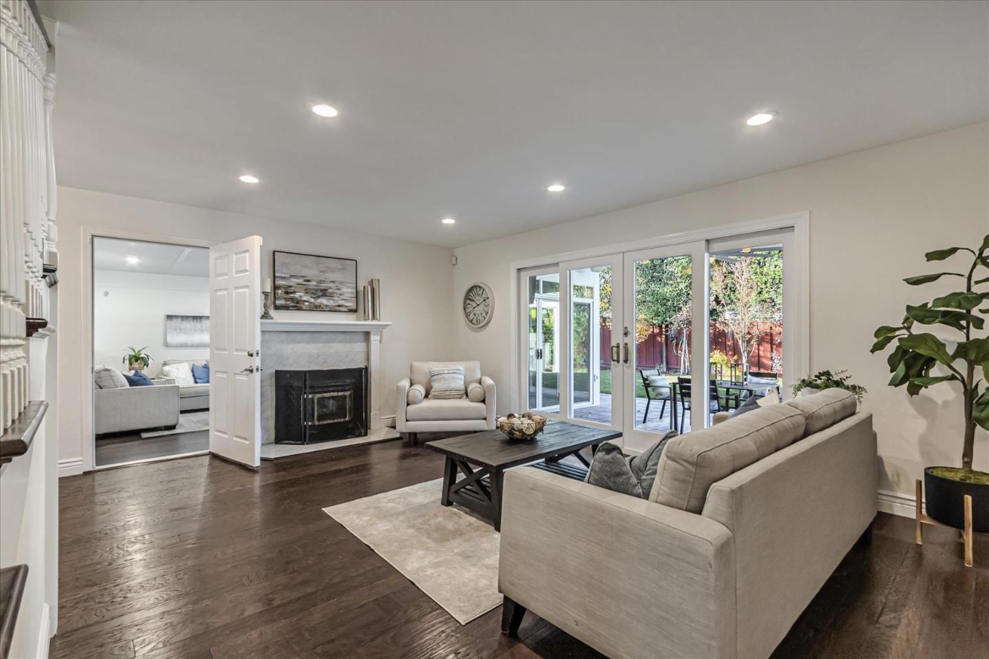 1221 Sierra Mar DR