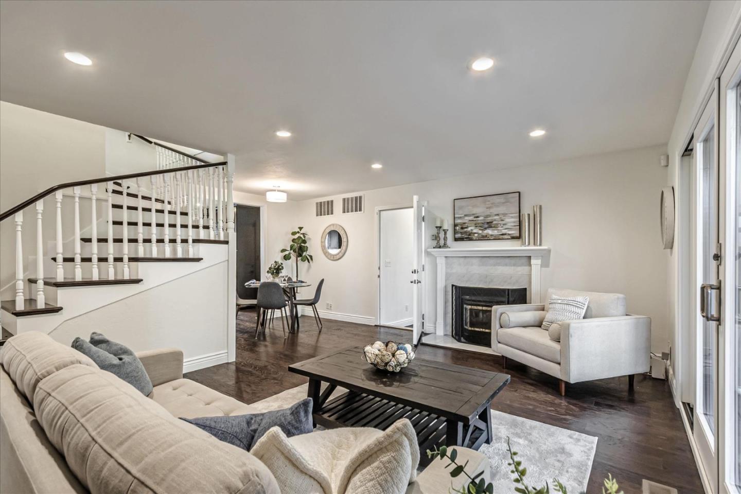 1221 Sierra Mar DR