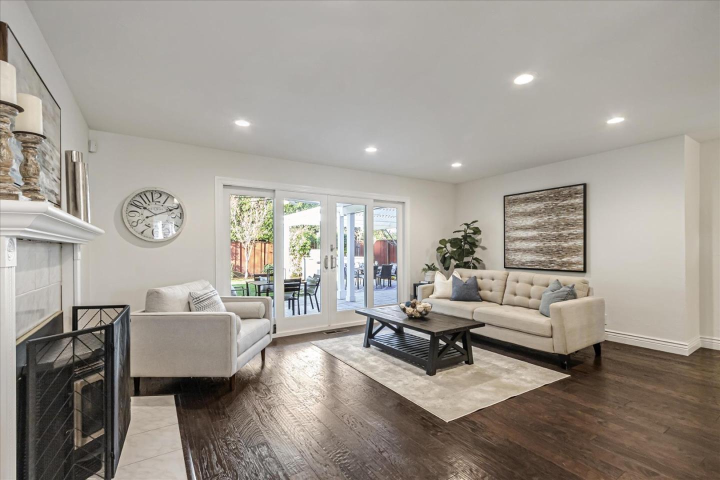 1221 Sierra Mar DR