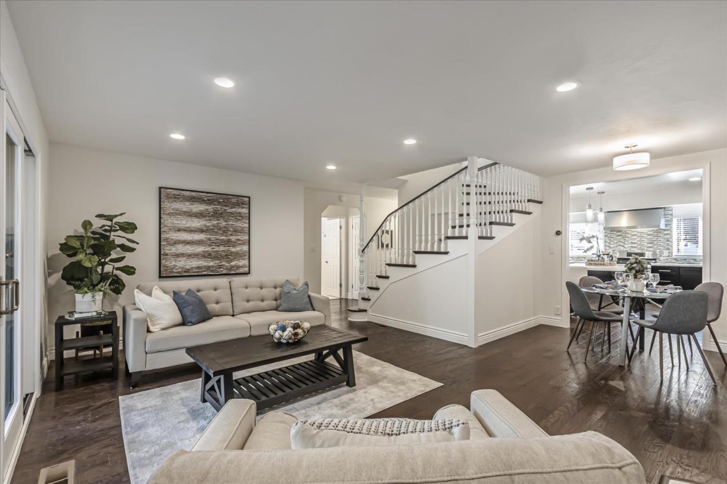 1221 Sierra Mar DR