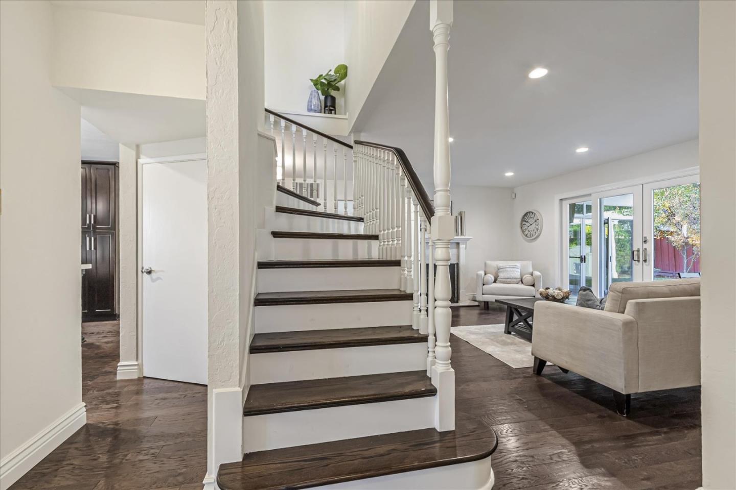 1221 Sierra Mar DR