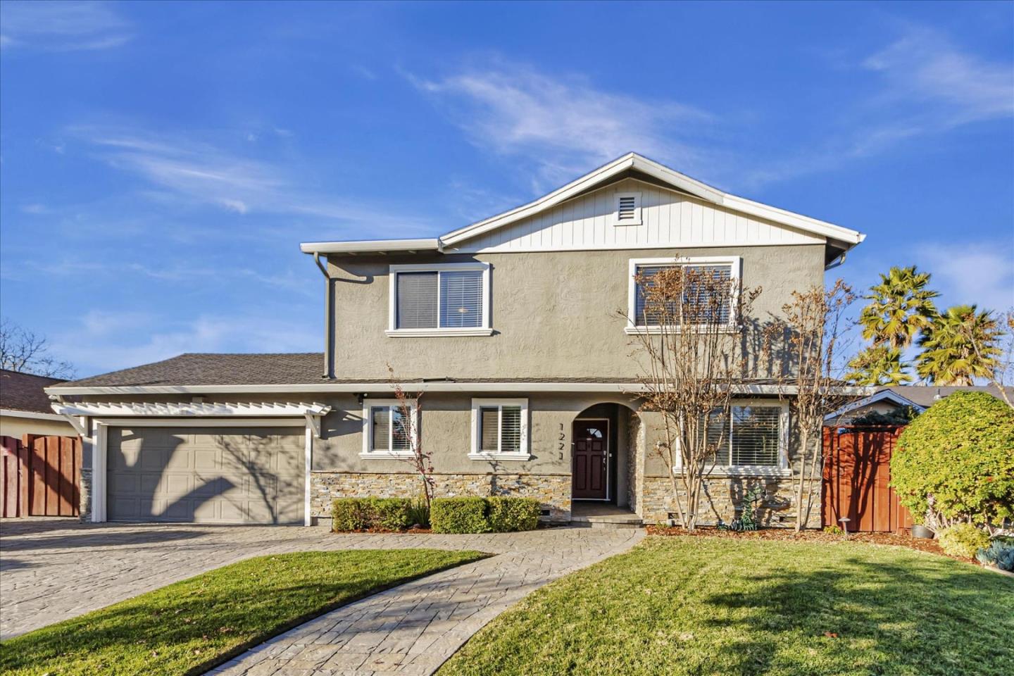 1221 Sierra Mar DR