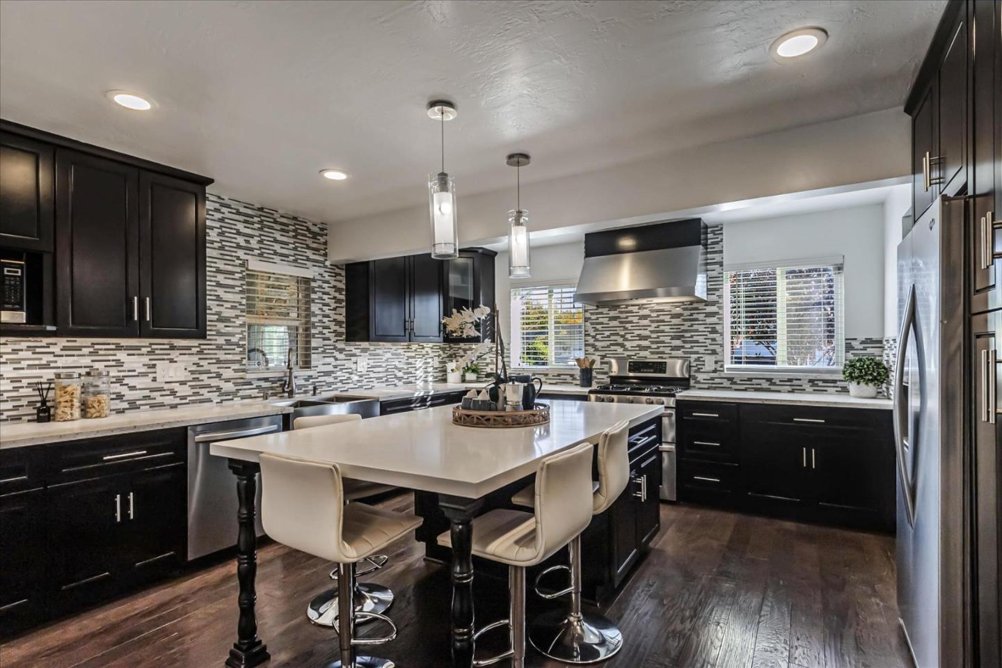 1221 Sierra Mar DR