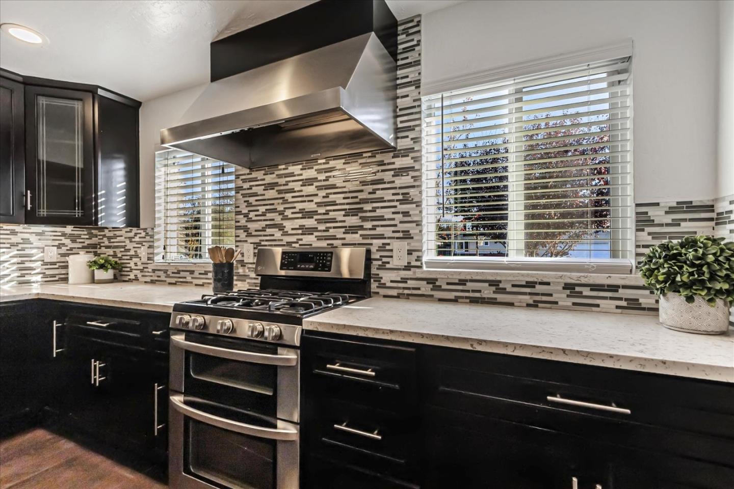 1221 Sierra Mar DR