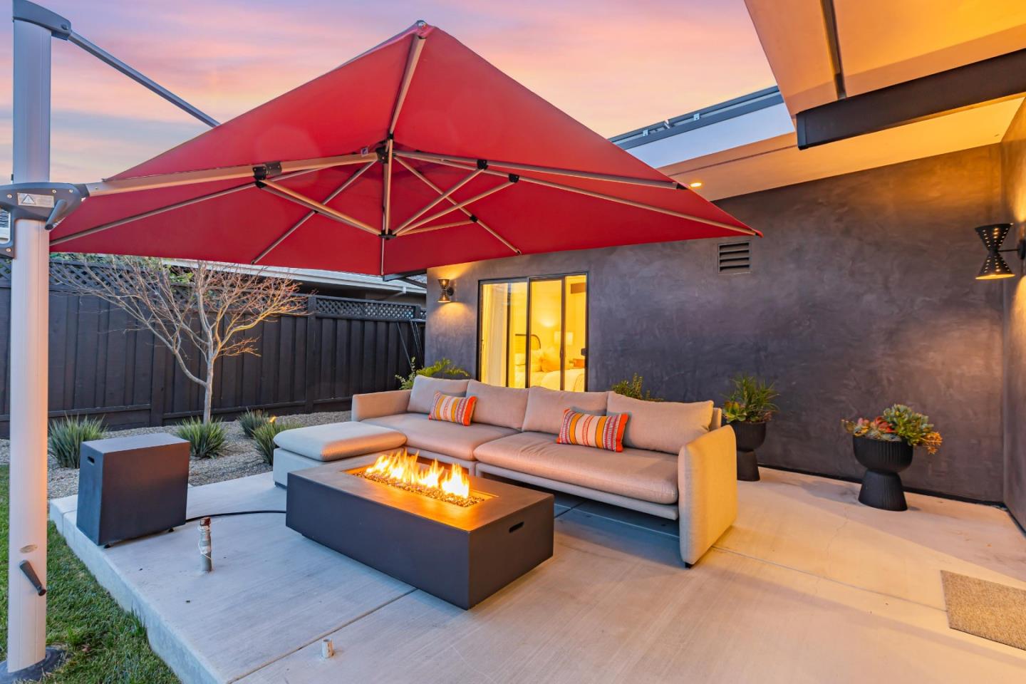2896 Gardendale DR