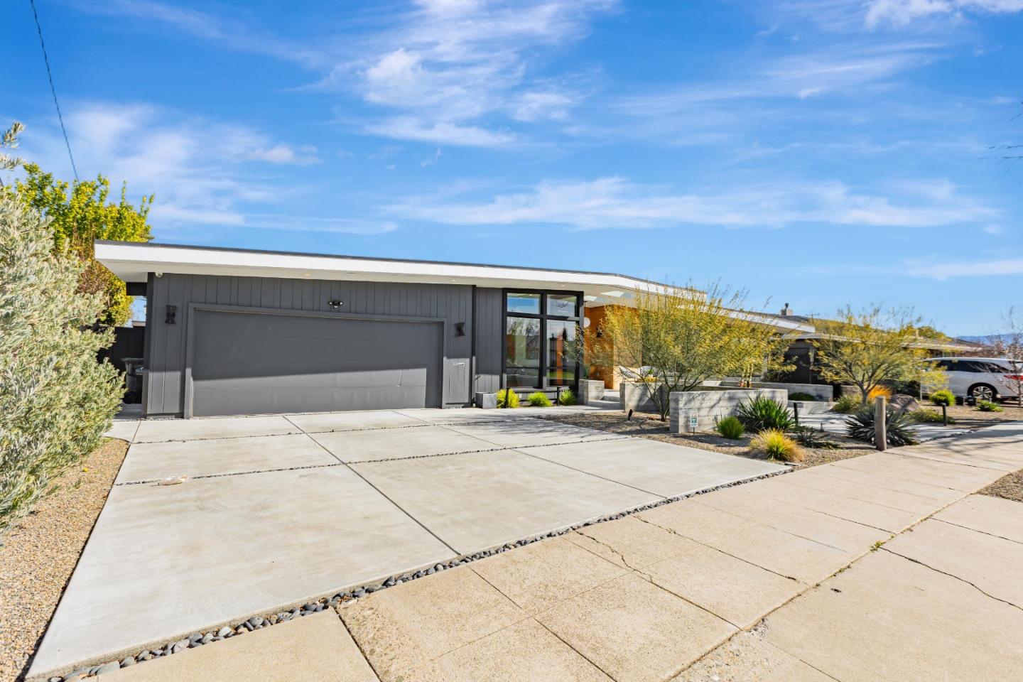 2896 Gardendale DR
