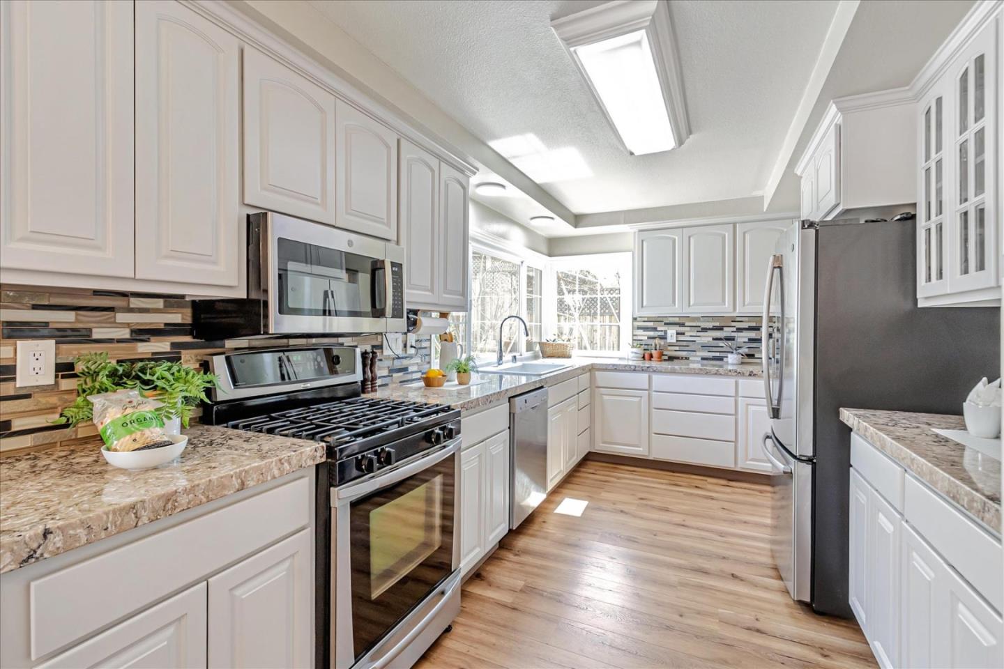 6438 Berwickshire WAY