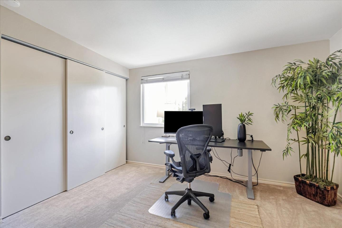 6438 Berwickshire WAY