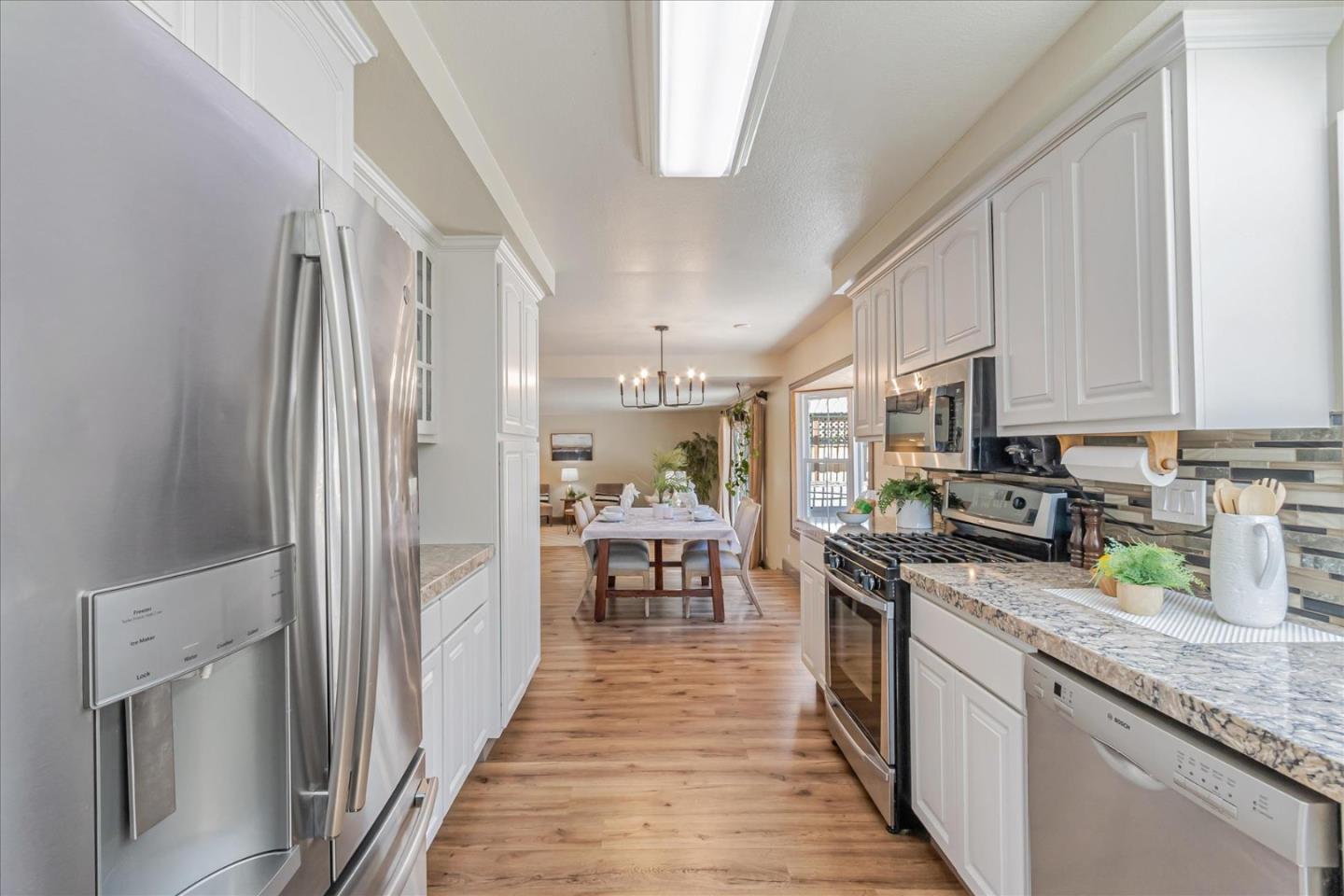 6438 Berwickshire WAY