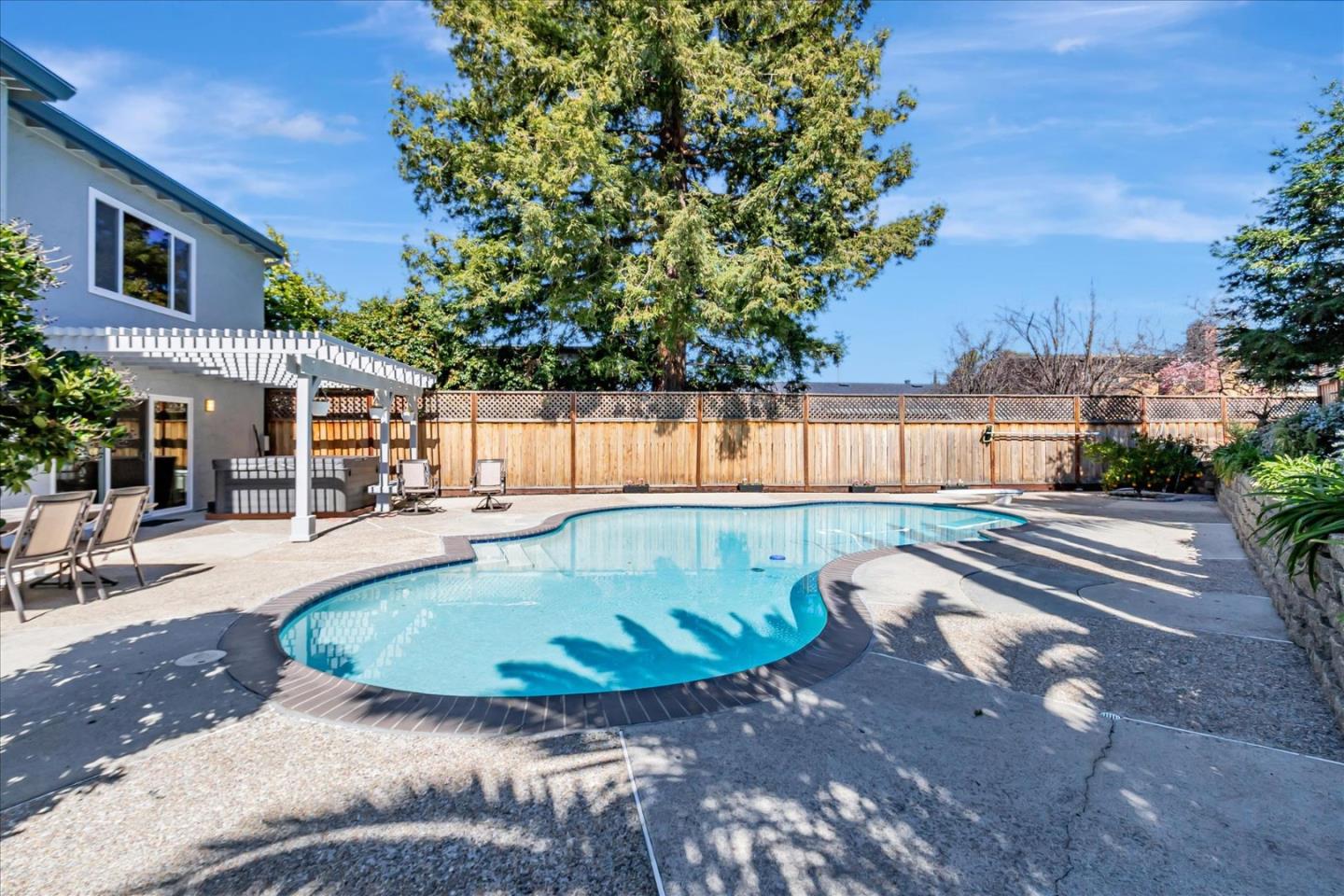 6438 Berwickshire WAY