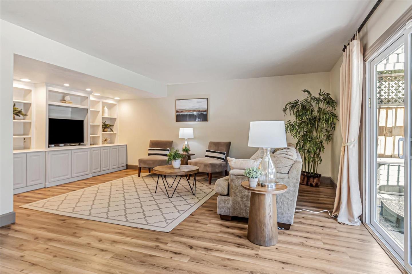 6438 Berwickshire WAY