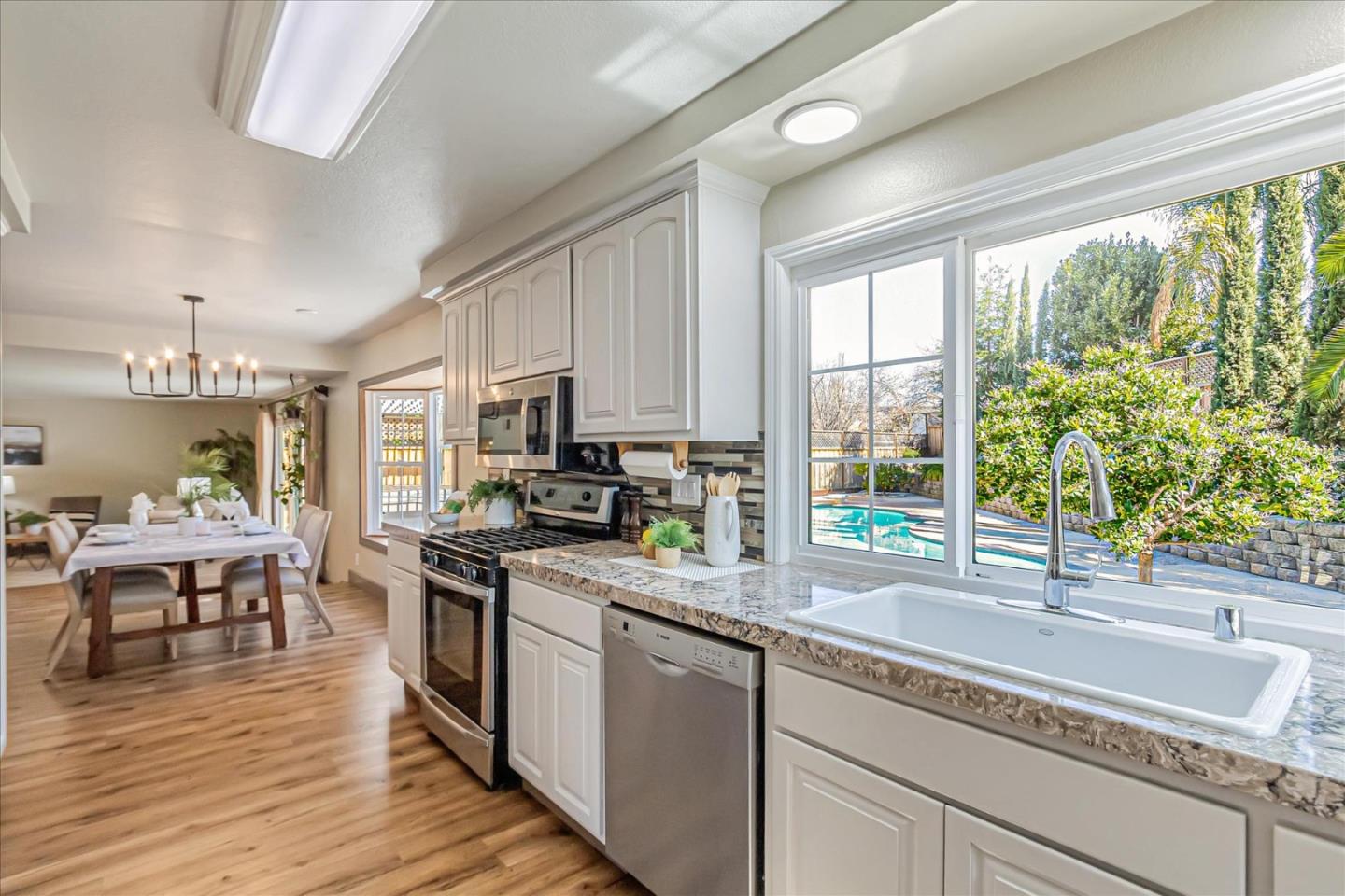 6438 Berwickshire WAY