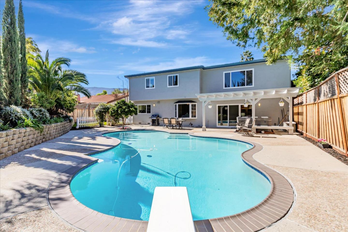 6438 Berwickshire WAY