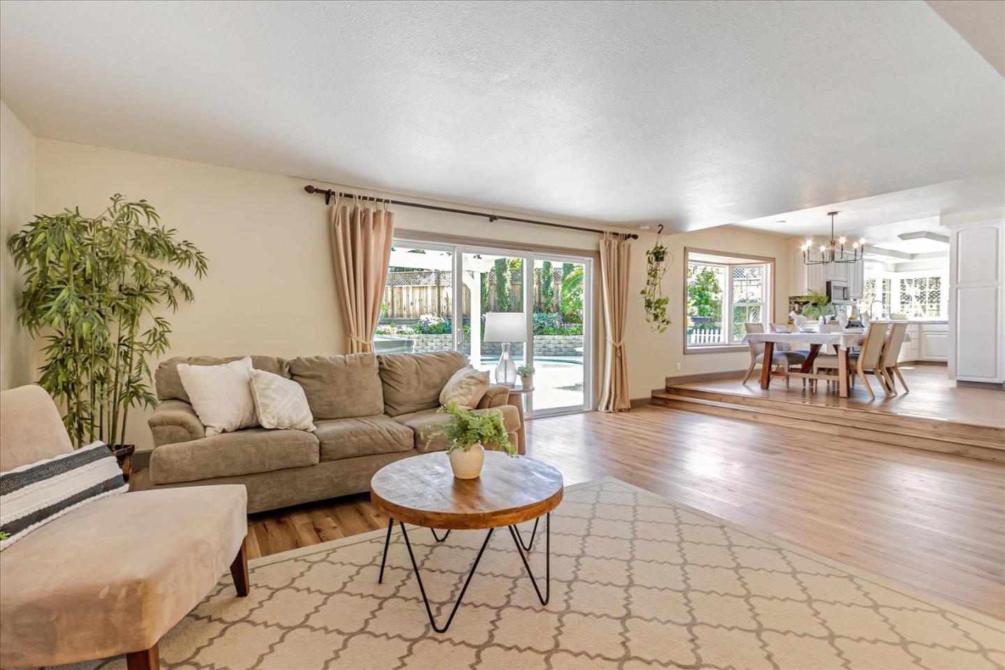 6438 Berwickshire WAY